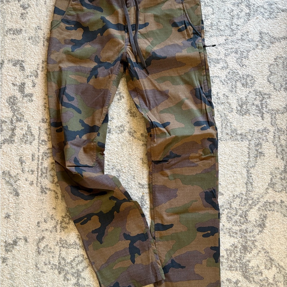 686 Everywhere Pant - Men’s Relaxed Fit Pant in Dark Camo Cargo 32x32